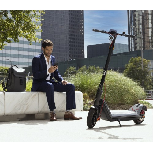 Електросамокат NIU KQi3 MAX Space Gray 9,5", 450(900)W, 13Ah, 65km, 25km/h, 25%, App, 21 kg
