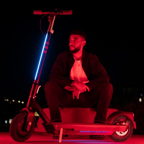 Електросамокат OKAI ES30-NEON PRO Black 10", 350(700)W, 14.7Ah, 80km, 25km\h, 25%, NFC, App, 21kg
